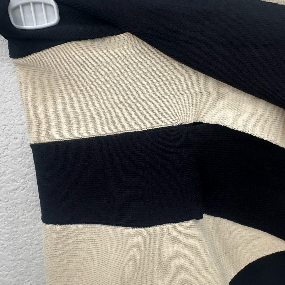 Cider Black and Cream Crop Top - Picture 3 of 6